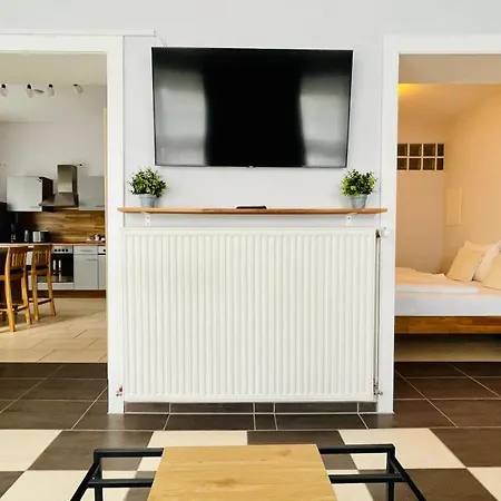 Nanis & 施坦胡德