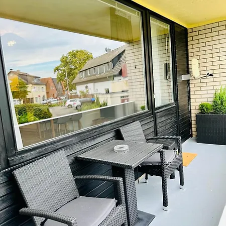 Nanis & 施坦胡德