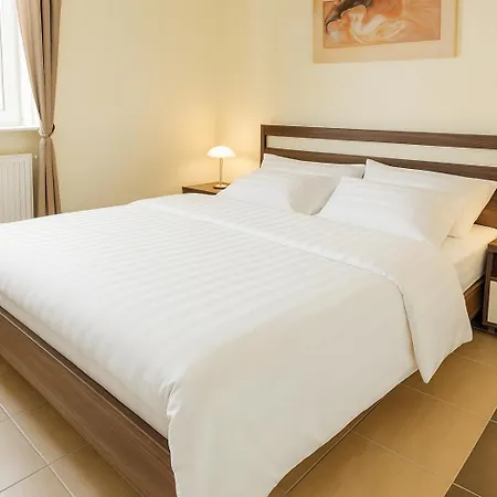 Nanis & Hotel Steinhude