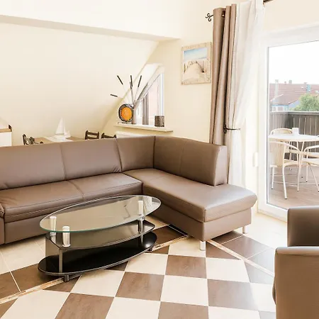 Otel Nanis & 4*