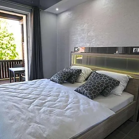 Nanis & Hotel 4*