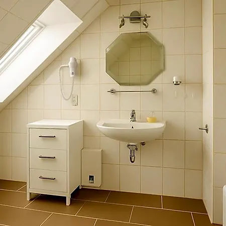 Nanis & Hotel 4*