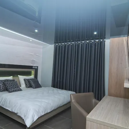 Otel Nanis &