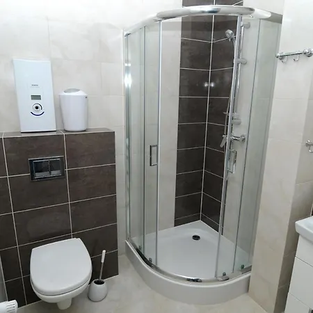 Nanis & 施坦胡德