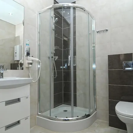 Nanis & Otel 4*