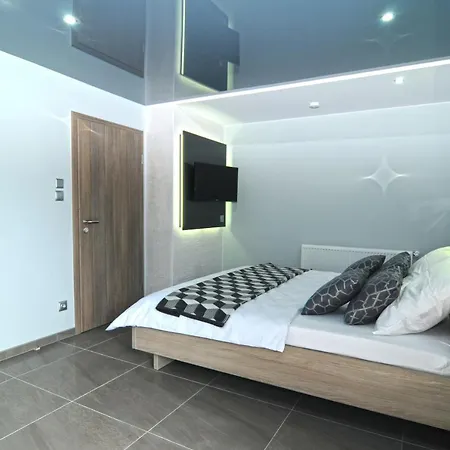 Hotel Nanis & 4*